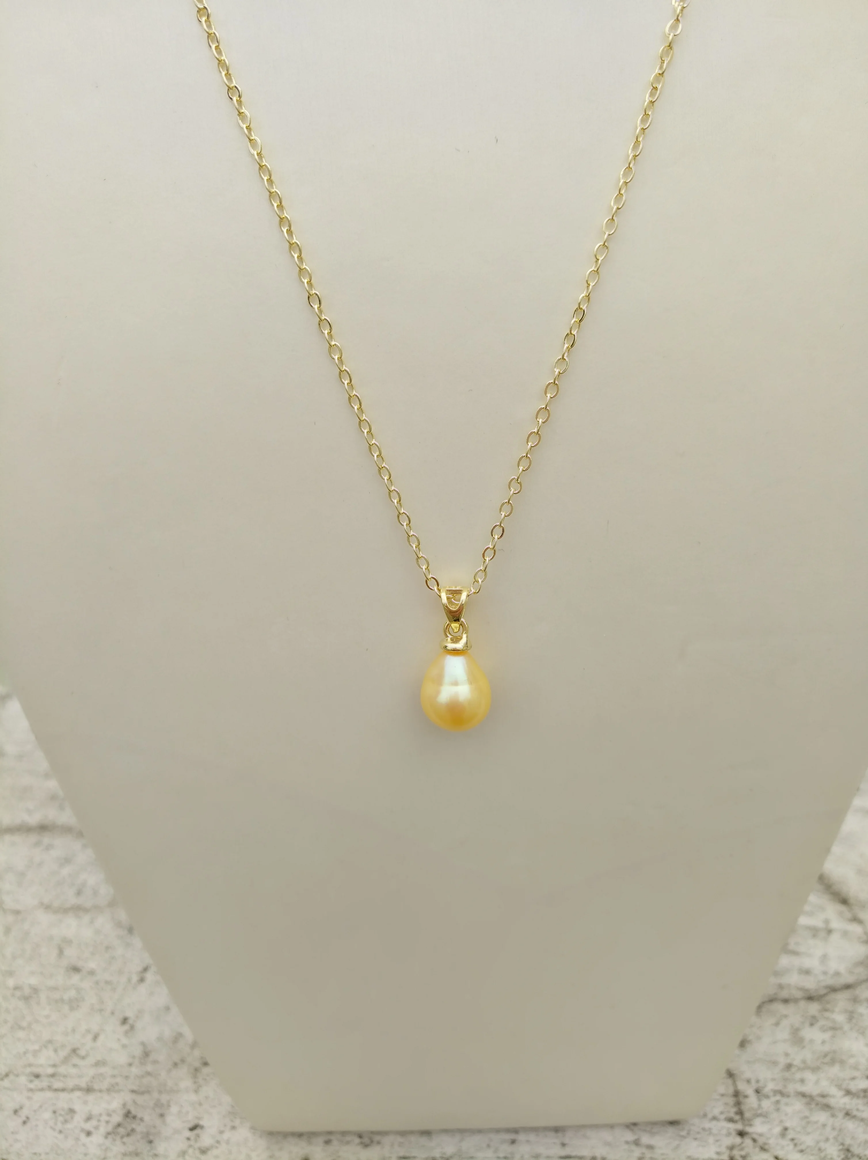 Exceptional Charming AAA+ 9x12mm South Sea Golden Pear Pearl Pendant Necklace Apply Any Occasion