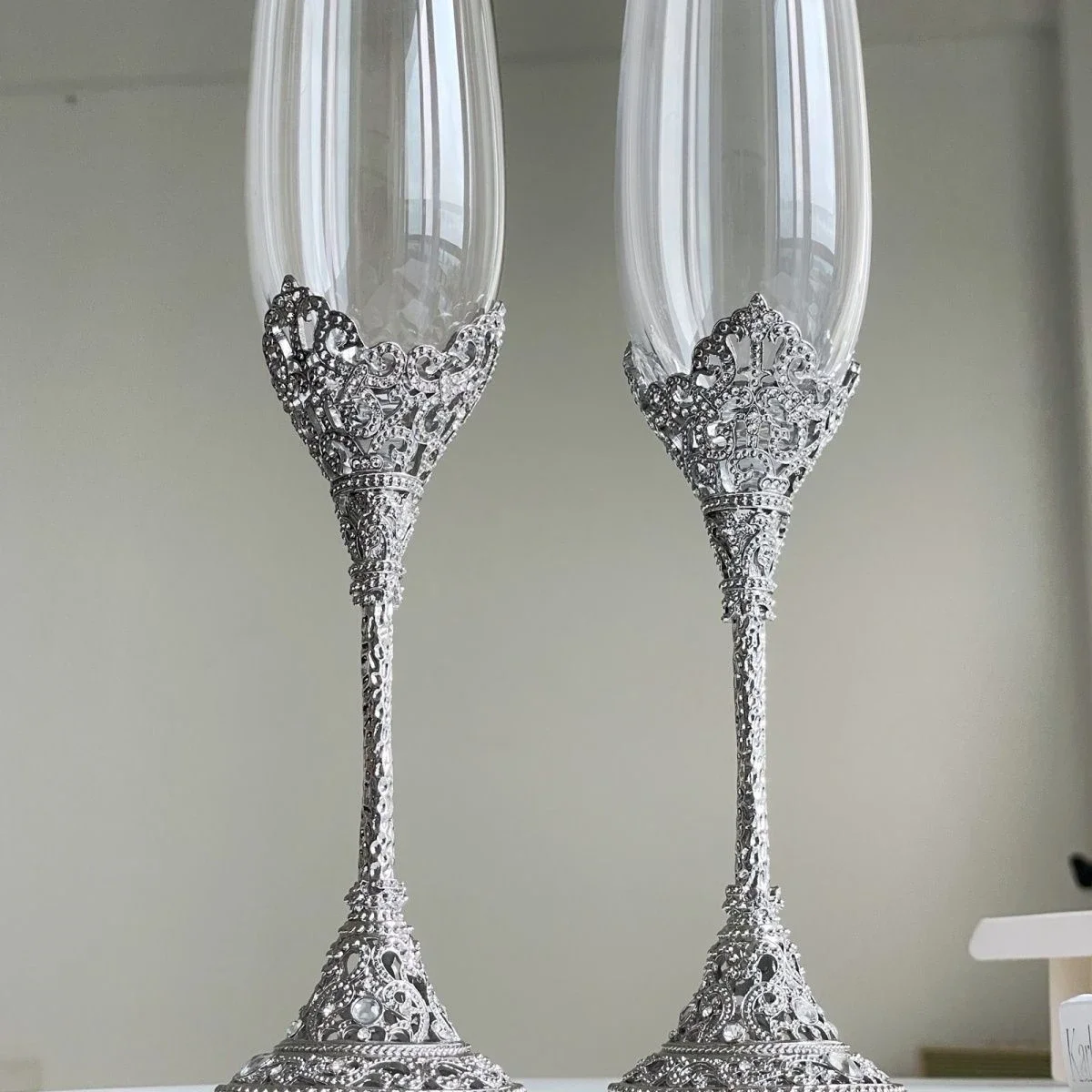 1 par de vasos de vino tinto de cristal de pie alto, cristalería creativa para vino y champán para el hogar, caja de juego de tazas de vino con despertar de lujo y luz de alta belleza