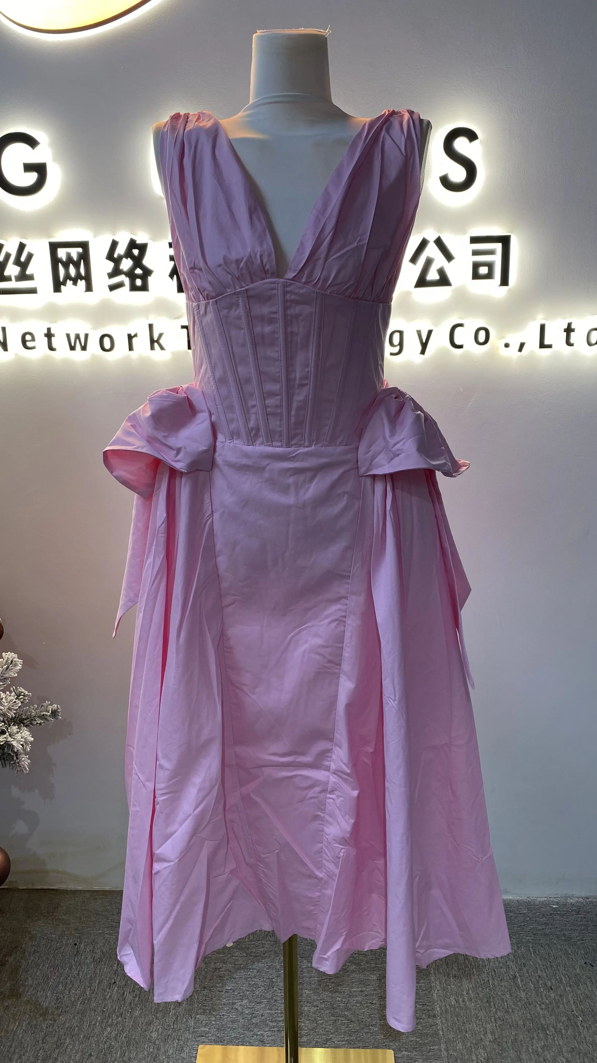 

Spring and summer party dress for women new elegant v-neck sleeveless high waist slim fit ruffle stitching casual women-GZMM405