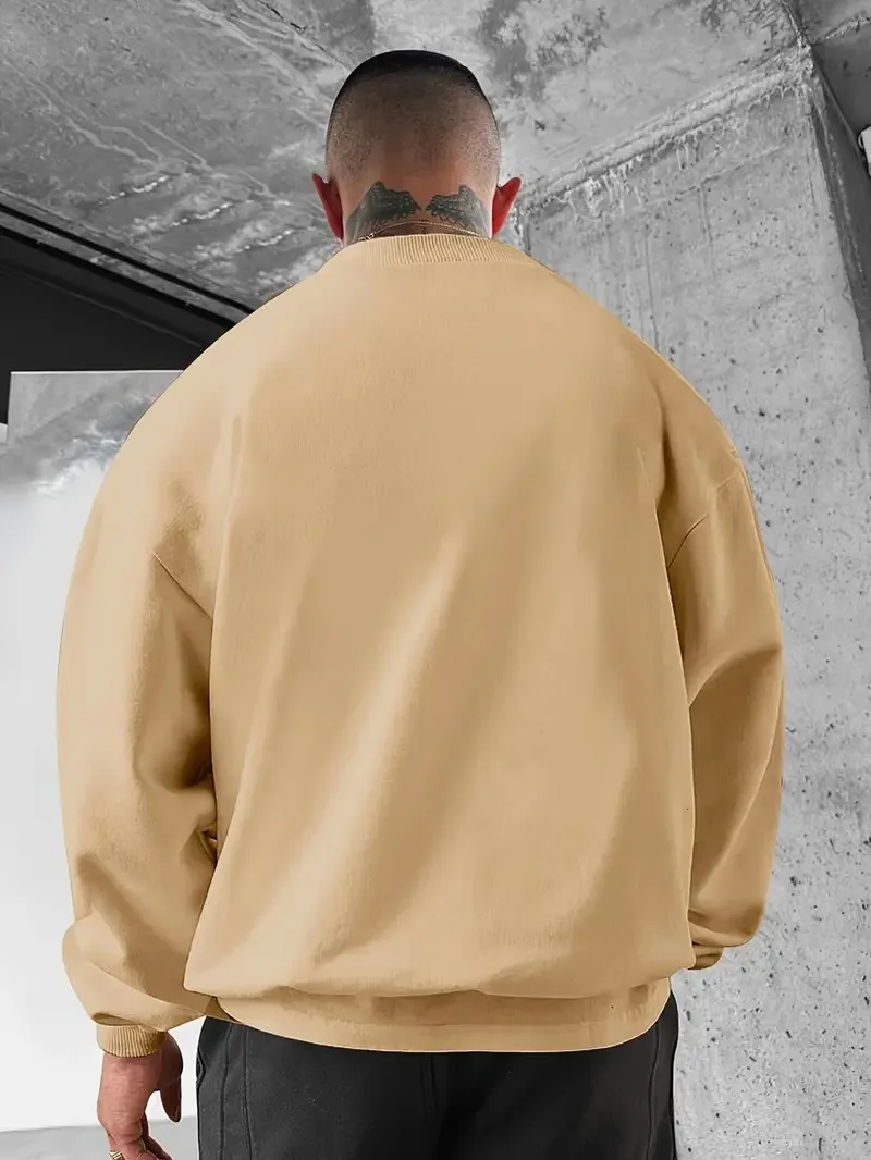 يتميز القلنسوة الرجالية الجديدة ذات الرقبة المستديرة لربيع وخريف 2025 بطباعة نمط رقمية ثلاثية الأبعاد غير رسمية وعصرية