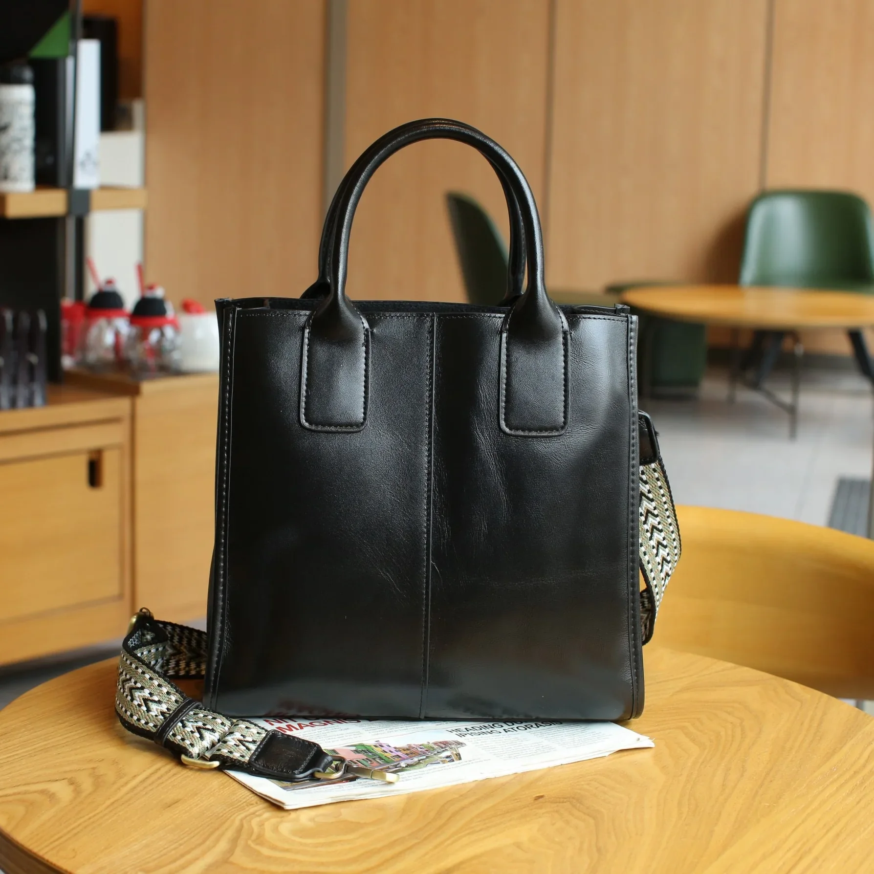 

2025 New Large Capacity Tote Bag Fashionable Commuter Leather Handbag Spring Summer Stylish Work Bag Direct Sale