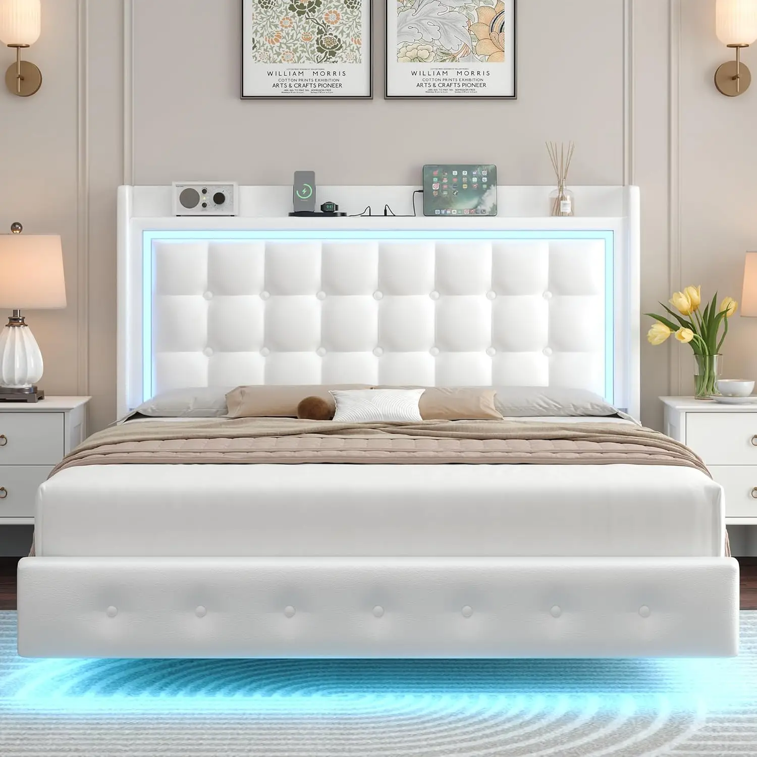 Estrutura de cama flutuante completa estofada Keyluv com luzes LED e estação de carregamento, cama de plataforma de couro pu com armazenamento capitoné de botão