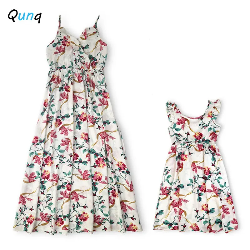 

Qunq 2023 Summer New Lovely Parent-Child Outfit Sleeveless Halter Print Bohemia Beach Dress Mommy And Daughter Matching Clothes