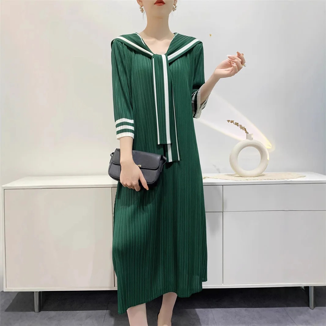 

Fold Miyake Pleated Navy Neck Printed Dress Women's 2025 Summer New Striped Temperament Loose V-Neck Skirt