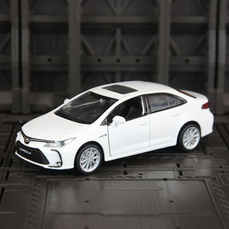 

Модель автомобиля из сплава Toyota Corolla от 1 до:3 можно открыть дверь с имитацией звука и функций освещения, богатые детали, тонкая работа