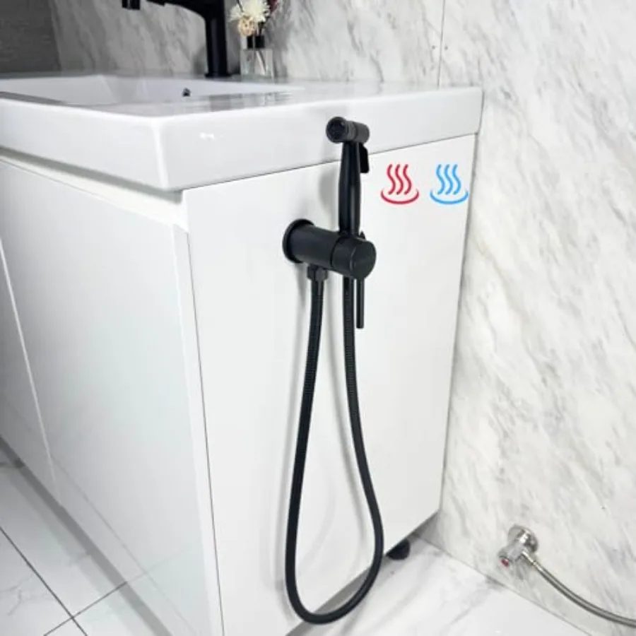 

Ручной бидетный распылитель для унитаза с подачей теплой воды, устанавливаемый на тумбу в ванной, из нержавеющей стали, с функцией горячей и холодной воды, с держателем.