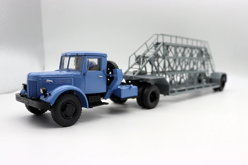 

NEW SSM 1:43 Scale MAZ-200B with Semi Trailer Prefab USSR Long Truck Models For collection gift