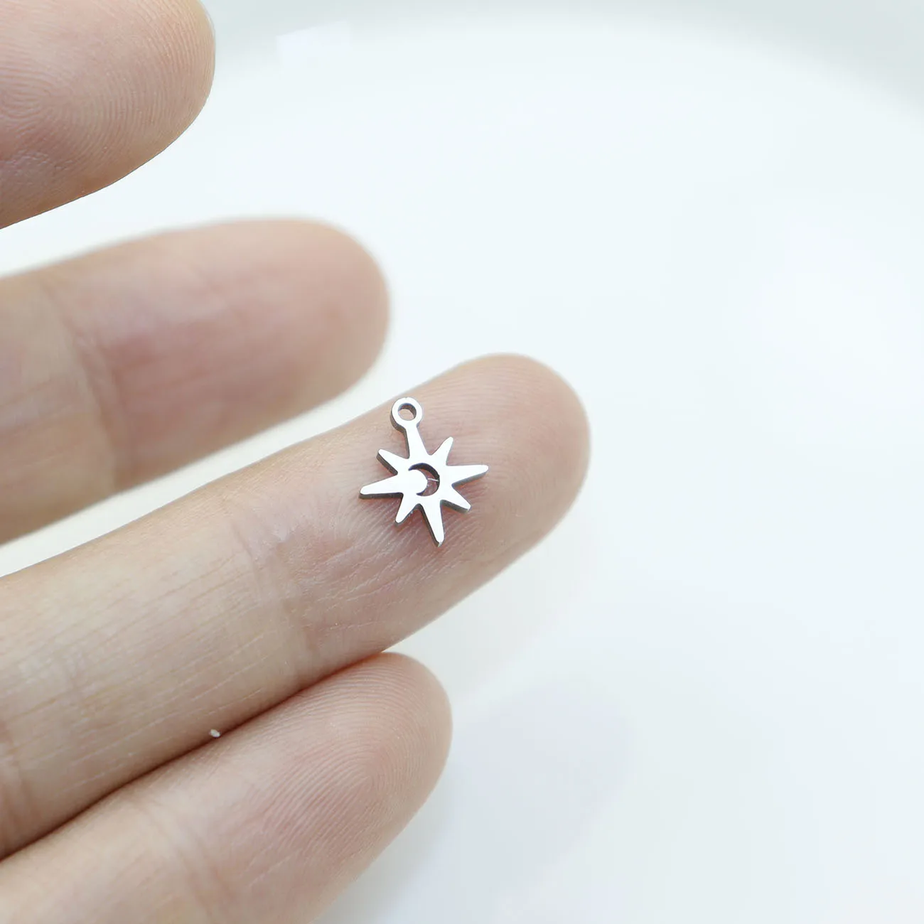 10pcs Stainless Steel Shiny Mini Star Moon Mirro Polished Fashion Accessory Necklace Charms PVD Plate DIY Jewelry Accessory view 4