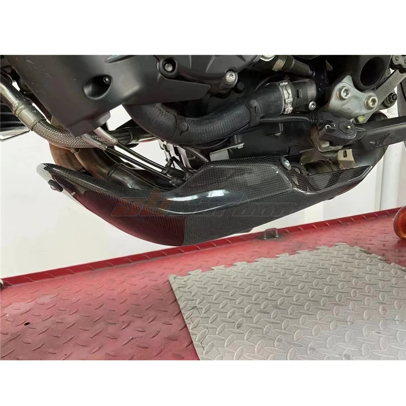

Lower Fairing Exhaust Heatshield Protection For MV Agusta Brutale 800/800RR/800RC 2017-2019 Dragster 800 Full Carbon Fiber 100%