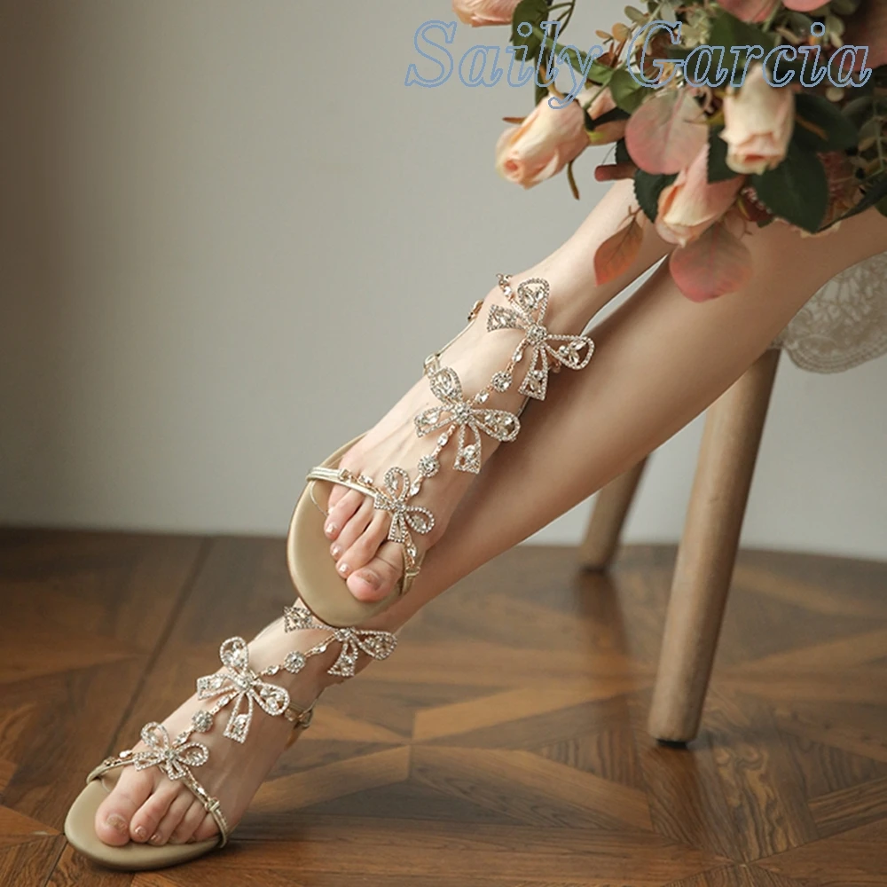 

Butterfly Knot Narrow Band Crystal Chunky Heels Sandals White Solid Buckle Designer Unique 2024 Catwalk Summer Ladies Shoes