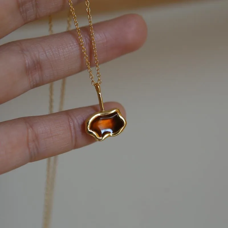 

Minimally Design Irregular Glossy Amber Necklace Vintage Enamel Pendant collar chain Wearing jewelry gifts for daily parties