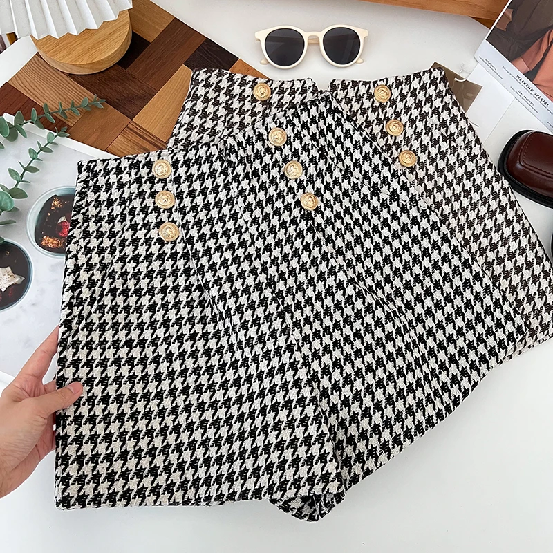 New High Waist Tweed Shorts Women Casual Loose Ladies Fashion Winter Autumn Slim Button Shorts All-match