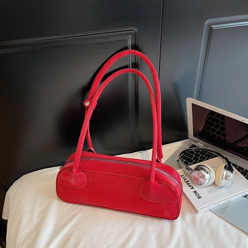 

Retro Exquisite Bowling Handbag for Women 2025 New Fashionable Versatile Crossbody Bag Niche Commuting Shoulder Bag