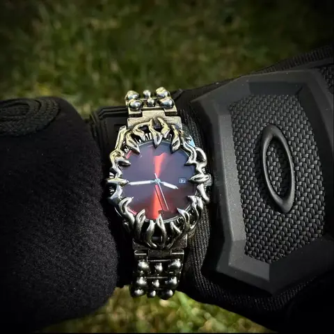 Men Wristwatch Classic Retro Claw Alabaster Y2K Watch for Men European American Fashion Cool Alien Advanced Design Quartz Watch