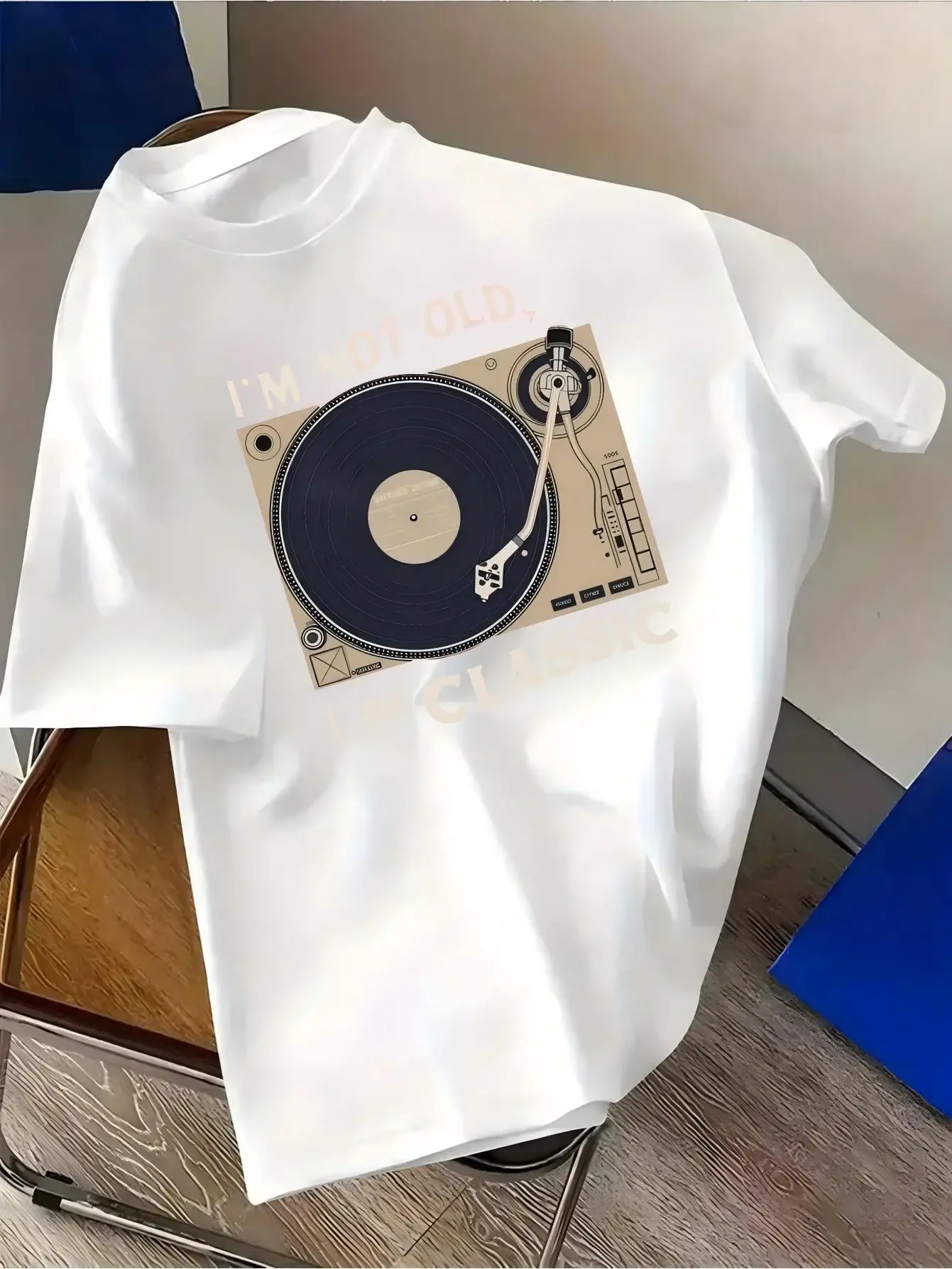 Vintage Record Player T-Shirt I'm Not Old I'm Classic Graphic Tee Men Women Retro Music Short Sleeve Loose Casual Fashion Tops