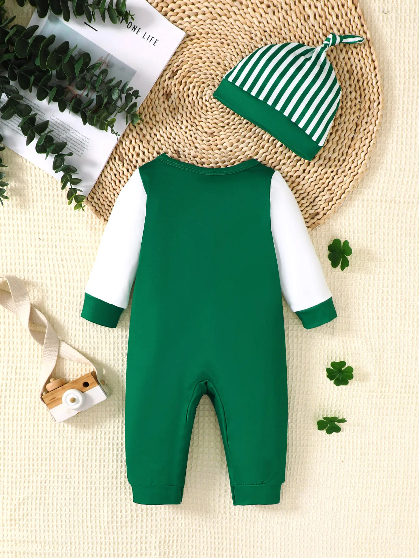 0-12 Monate Baby Jungen Strampler Rundhals Gestreifter Strampler und Mütze 2-teiliges Set Geeignet für Neugeborene Baby Jungen Mode-Shooting-Kleidung – Detail 2