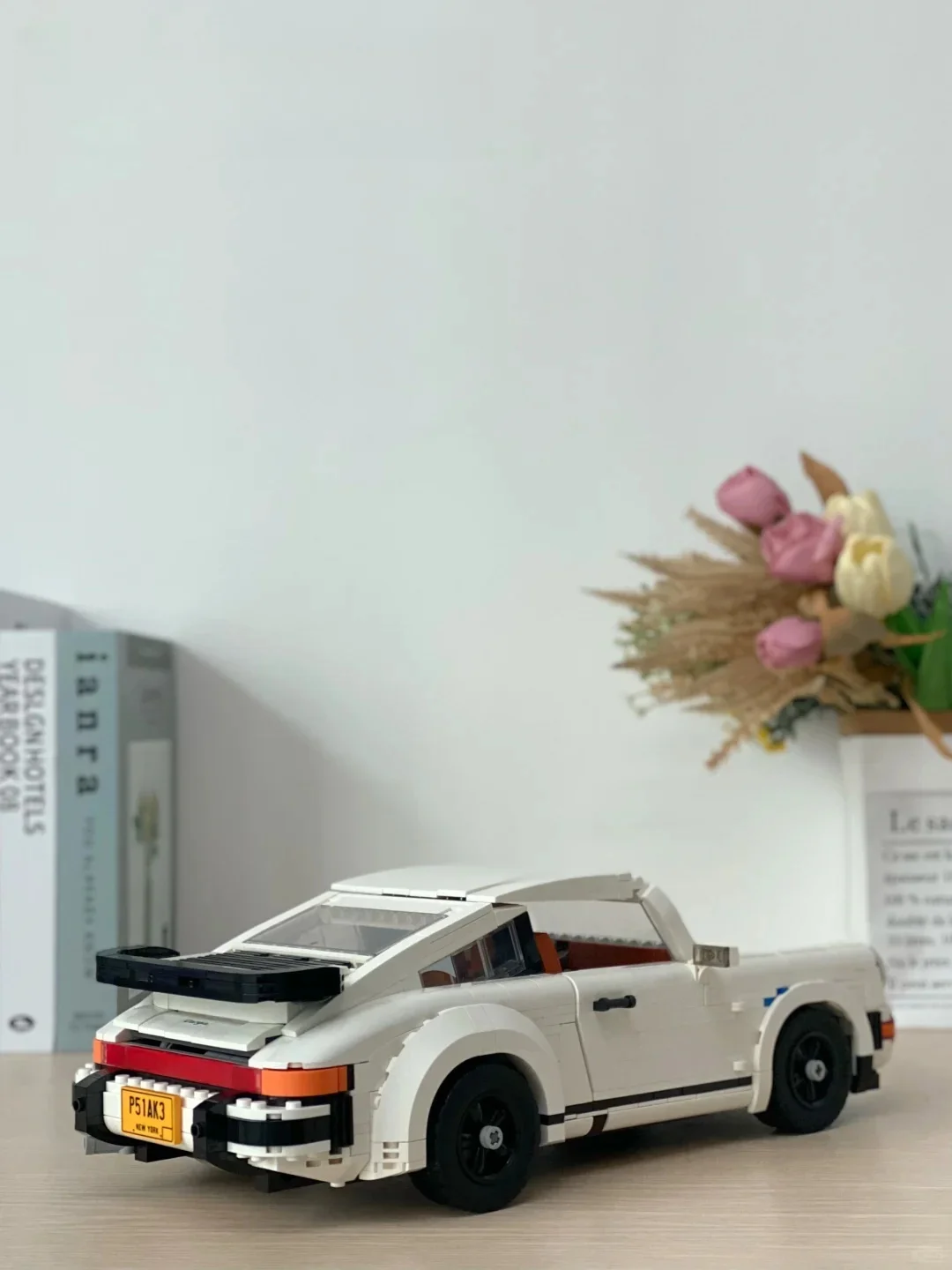 Weißes Automodell, Deko-Ornament für den Schreibtisch zu Hause, Weihnachts- und Geburtstagsgeschenk für Sammler
