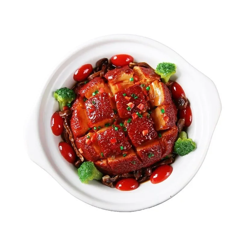 Modelo gourmet de resina de simulación de carne de cerdo estofada con champiñones y árbol de té, y verduras chinas salteadas, utilería de comida, muestra de comida.