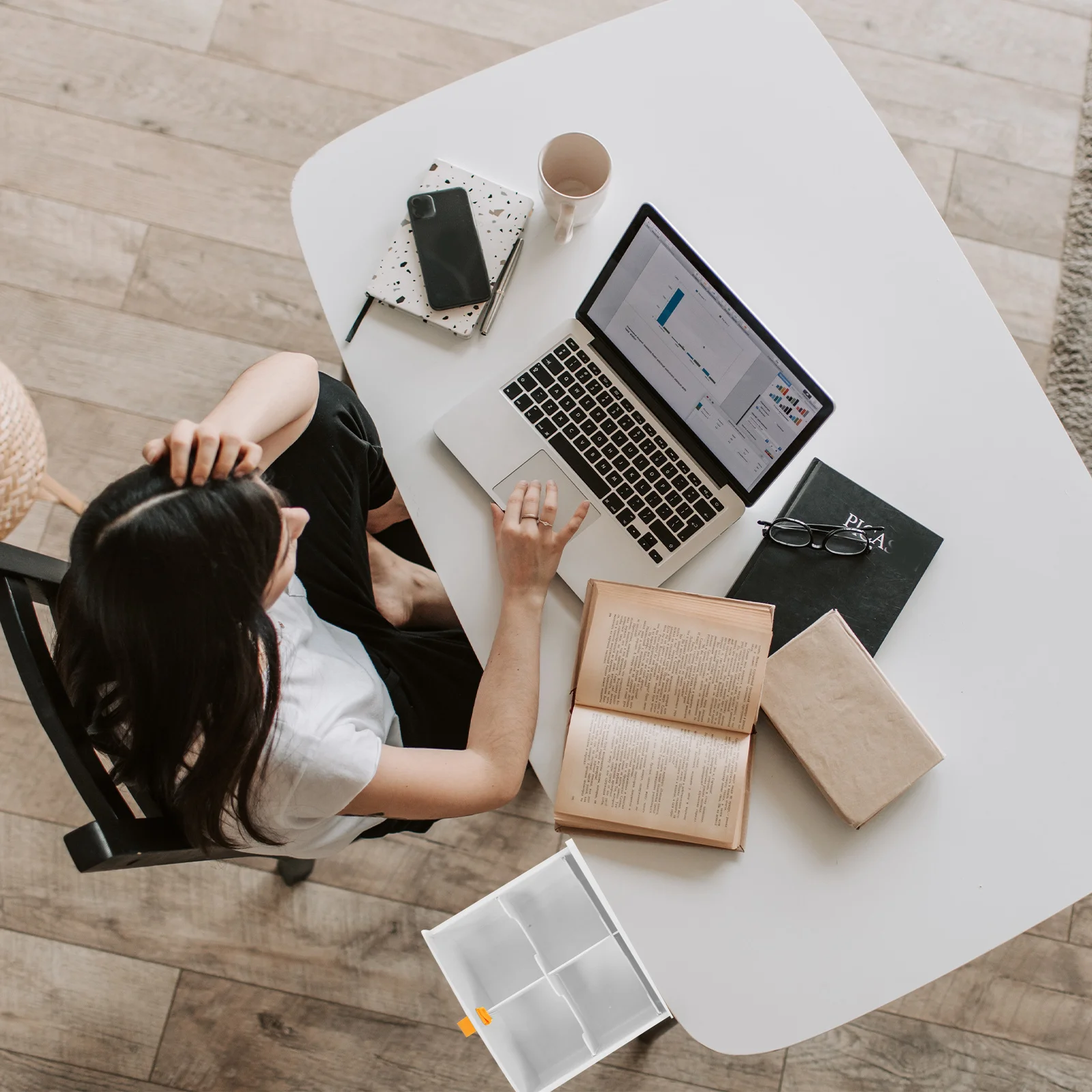 

Plastic Drawer Storage Box Under Desk Organizer Adjustable Divider Hidden Desk Bottom Storage Case for Stationery