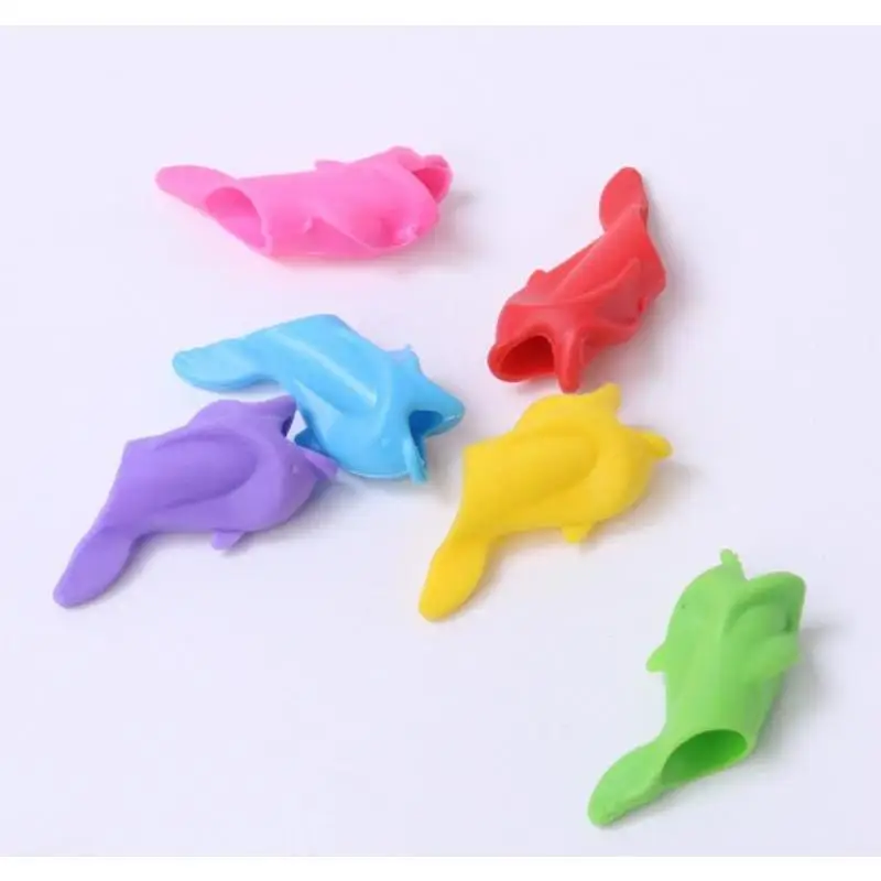 4 قطعة قبضة الكتابة الطلابية مصحح الأطفال هلام القلم قبضة أداة سحرية سمكة صغيرة سيليكون القلم كم لون عشوائي #6