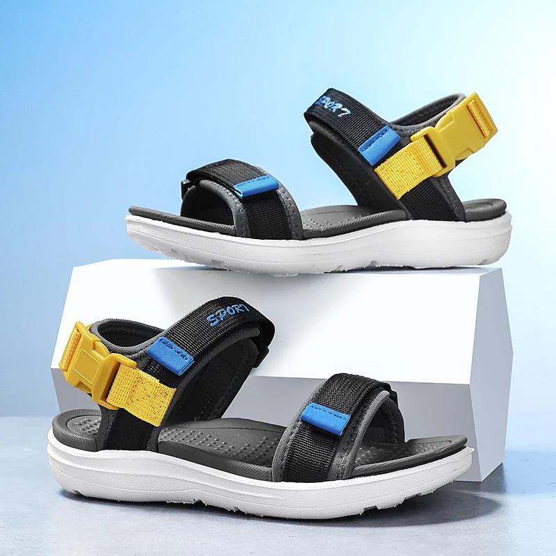 

A pair of children's summer open-toe sandals with soft sole and anti-slip function, outdoor beach shoes, model number YX-2511