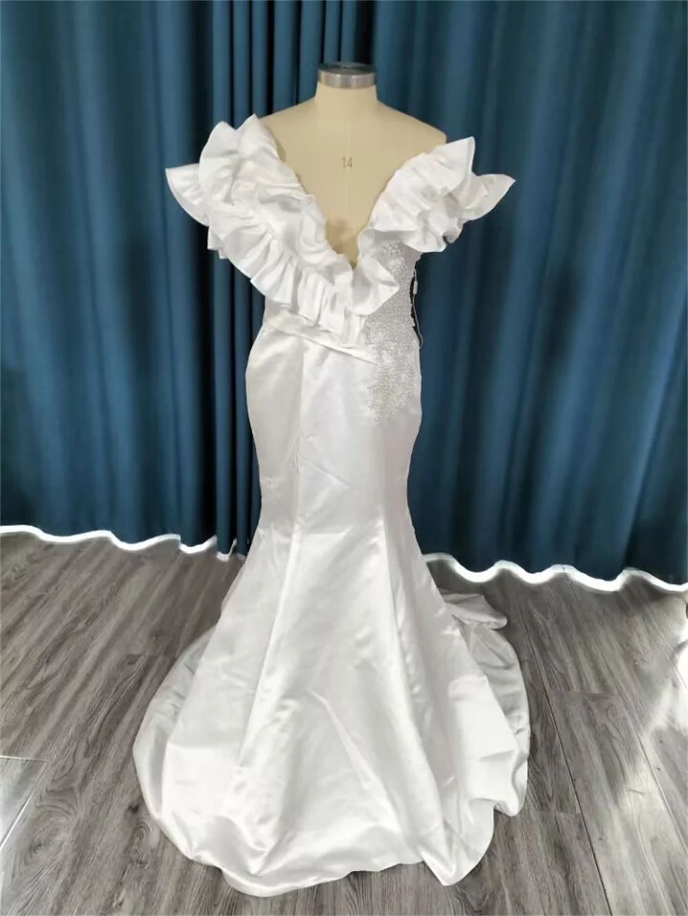 Vestido de novia largo de sirena con perlas y cordones en la espalda para mujer, vestido largo de satén sin mangas para fiesta de graduación, vestidos de noche plisados formales