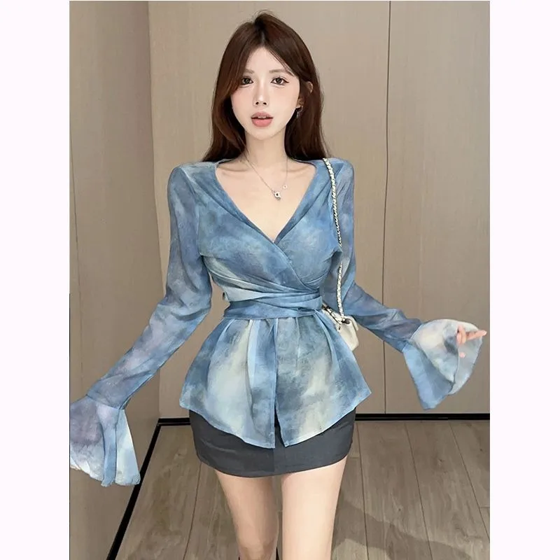 

Advanced Fashion Retro Tie Dyed V-Neck Ribbon Flare Sleeve Shirt Women's Early Autumn Waist Reduction Chiffon Shirt Top