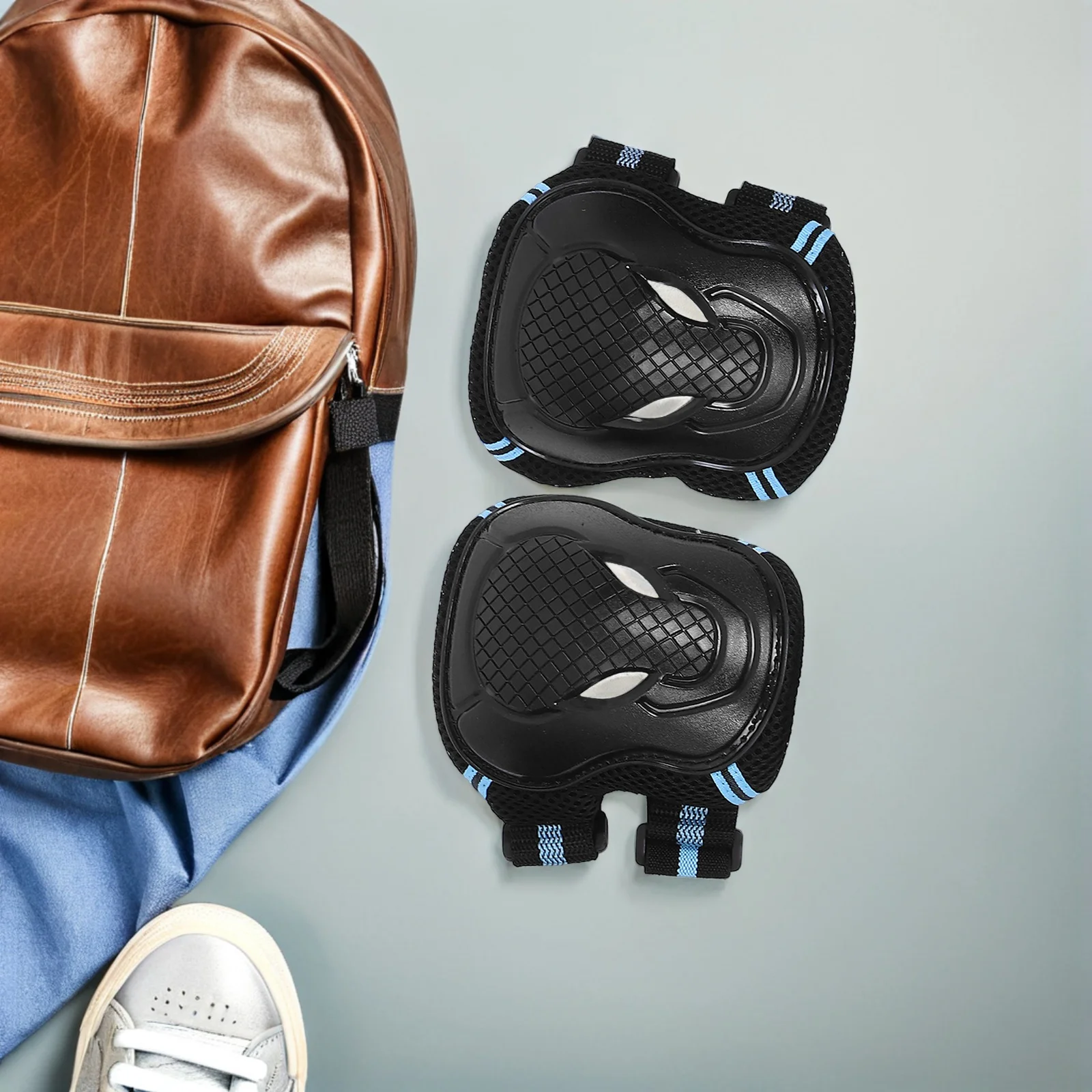 مجموعة واحدة من أدوات حماية مضادة للسقوط للأيدي والركبتين والمرفقين ولوح التزلج المتين وركوب الدراجات والرياضات الخارجية معدات الحماية باللون الأسود والأزرق