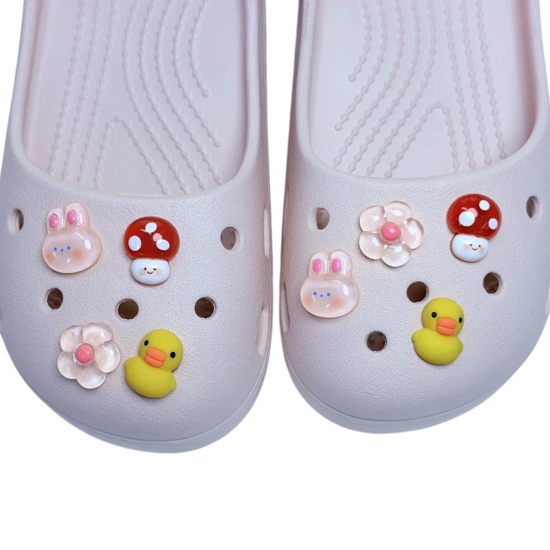 8-30Pcs Flowers Rabbit Duck Sandals Shoes Charms Accessories Clogs Women DIY Garden Shoe Buckle Fit Party Gift