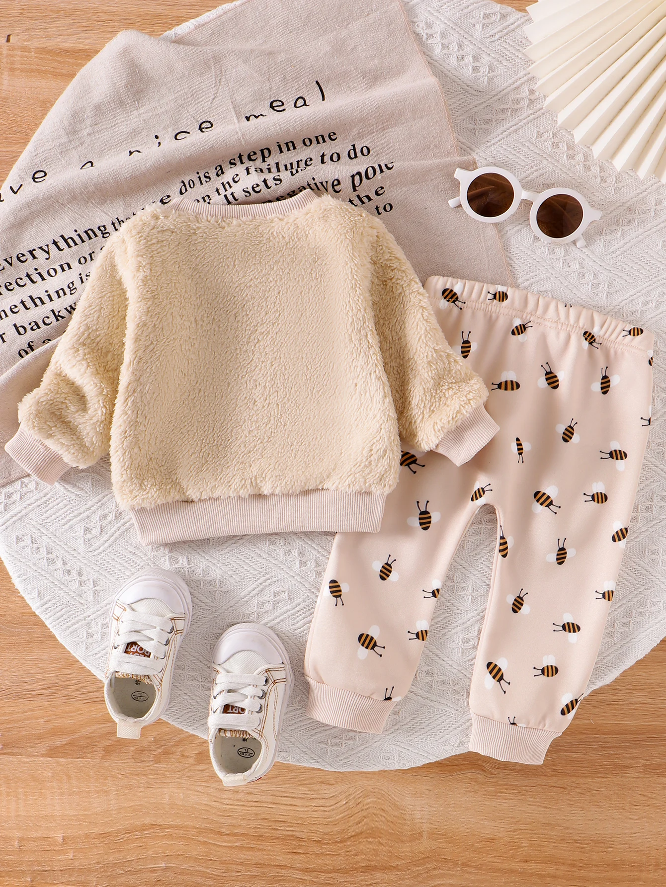 2PCS Winter New Women's 0-3 Years Old Comfortable Casual Bee Pattern Round-Neck Sweater Set