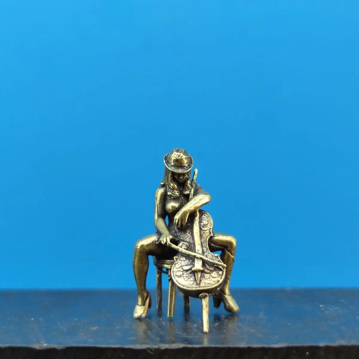 Brass Bar Beautiful Woman Playing Cello Musical Instrument Performance Miniature Doll Model Sandbox Scene Ornament