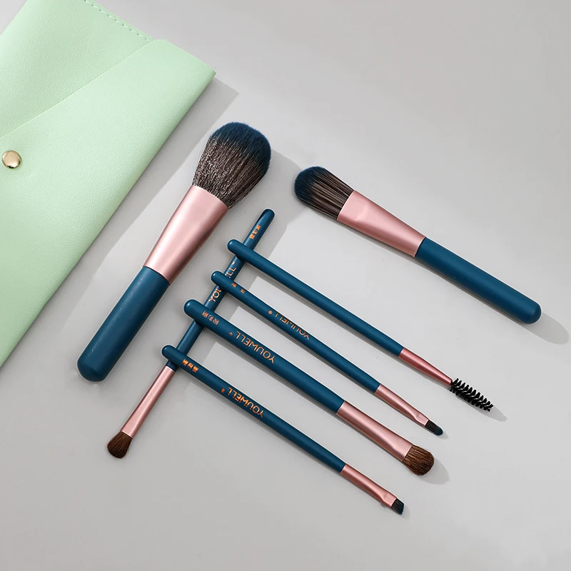 Stylish Makeup Brush Set With Pouch. Soft Bristles, Full Coverage. Elevate Your Beauty Routine!