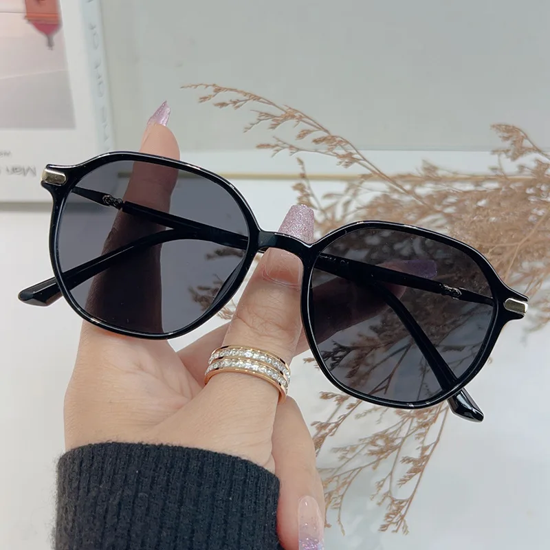 

Simple and cool, ultra light, gradient color, small frame sunglasses, high-end, UV resistant, fashionable polarized sunglasses
