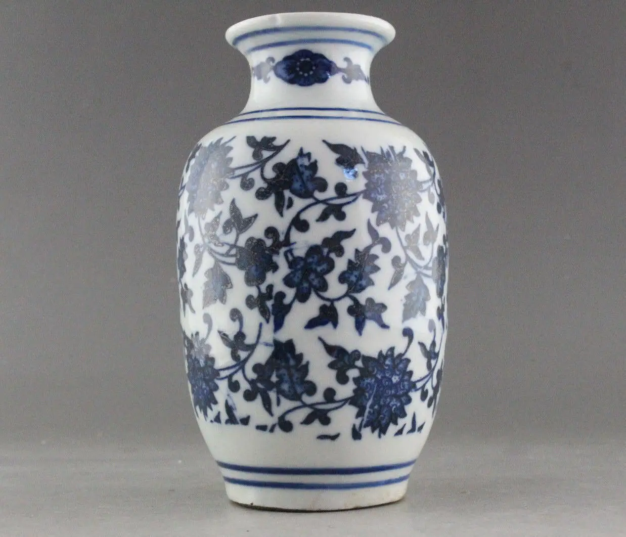 RARE BLUE AND WHITE PORCELAIN FLOWER VASE OF CHINESE ANTIQUE
