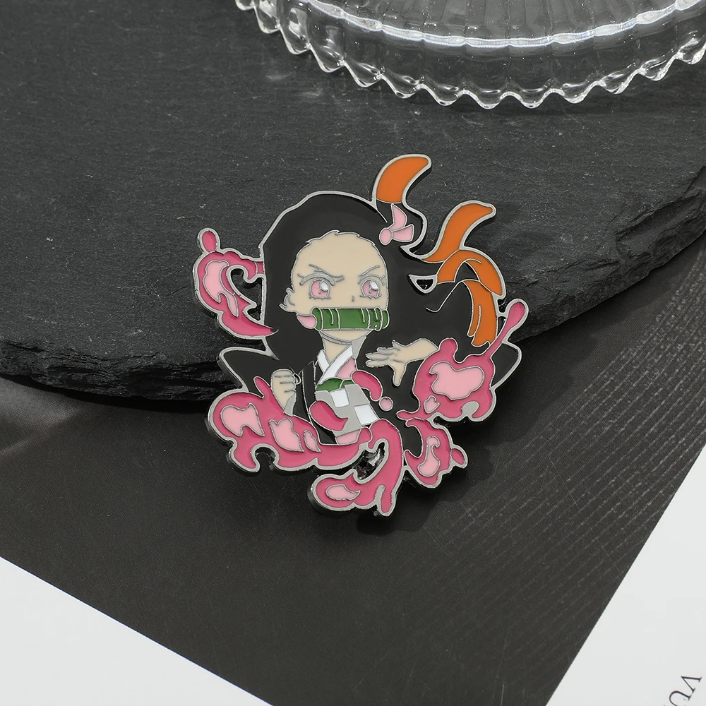 Japońska Manga pogromczyni demonów emaliowana przypinki Kimetsu No Yaiba Anime Figure Agatsuma Zenitsu Kamado Nezuko broszka przypinki na klapę