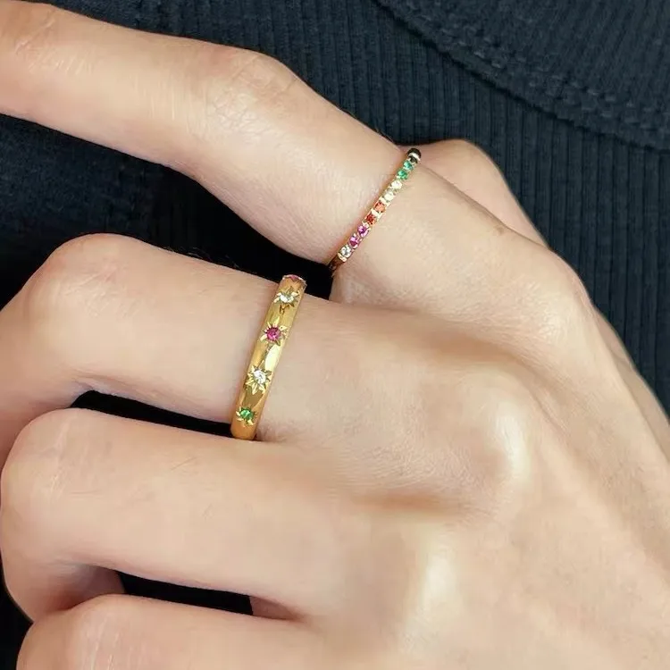 Wasserdichte Minimalistische Bunte Zirkon-Sonnen-Dünnringe für Frauen Charmante Goldfarbene Edelstahl-Stern-Fingerschmuck Stapelringe
