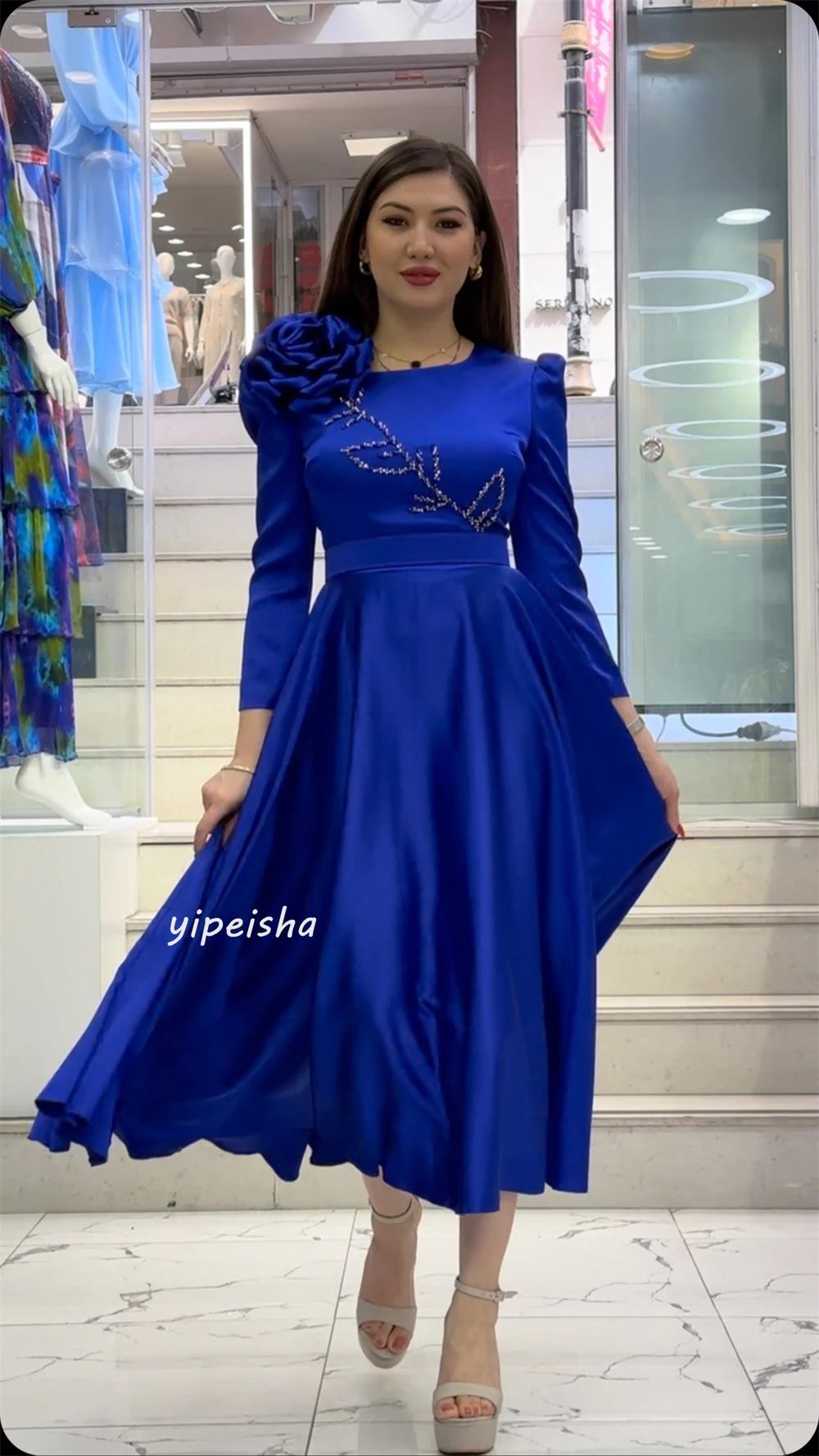 Disesuaikan Satin berpayet bunga Ruched Prom A-line O-Neck Bespoke gaun acara gaun Midi