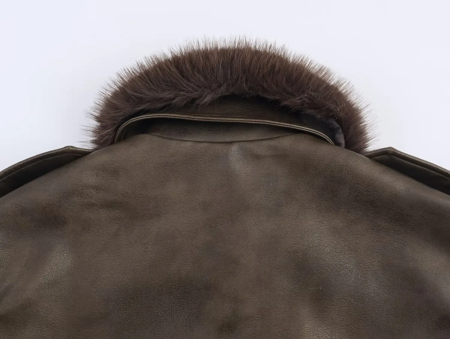 سترة جلدية جديدة للخريف والشتاء ذات تأثير مضاد للجلد السويدي وياقة قابلة للفصل للنساء سترة قصيرة عصرية بسحاب