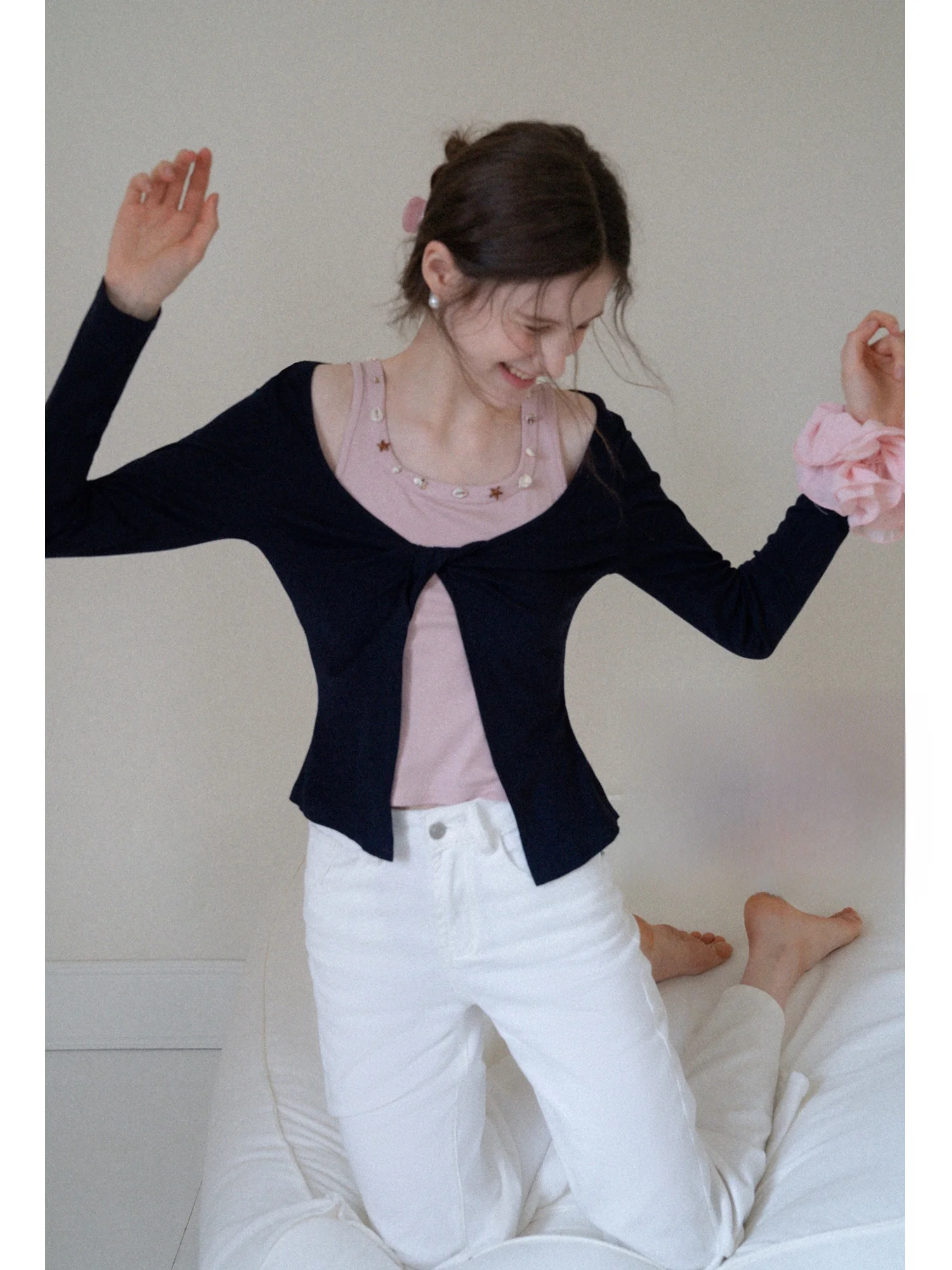 

EGGKA ell Цветная футболка с пуговицами Blo Long Sve, женская облегающая футболка с узлом, повседневный топ из полиэфирного волокна с высокой талией