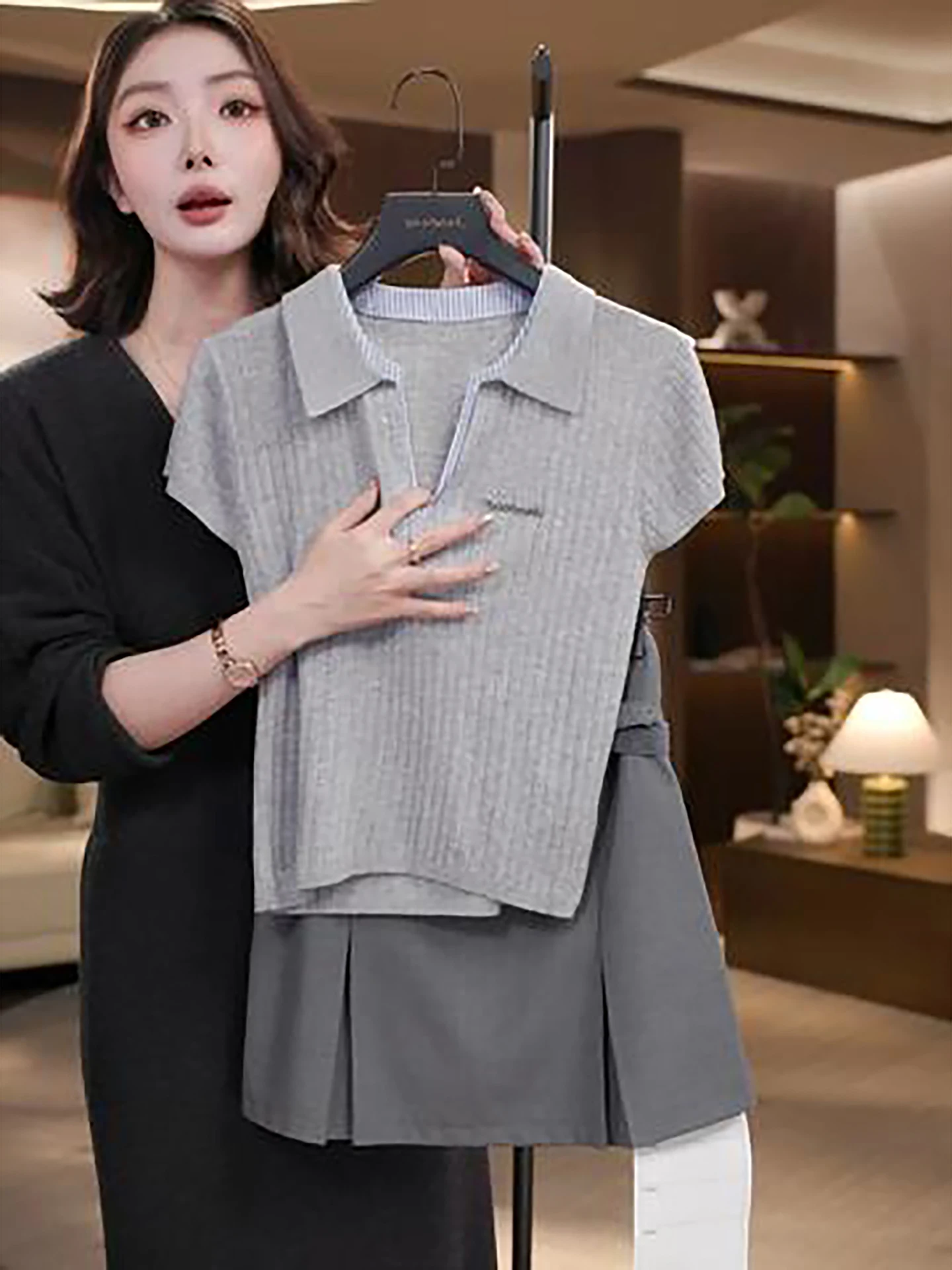 

Elegant Summer Neck Short Sleeve Knitted Top And Skirt Two-Piece Set for Women Grey Color High Waist Fashion Ensemble
