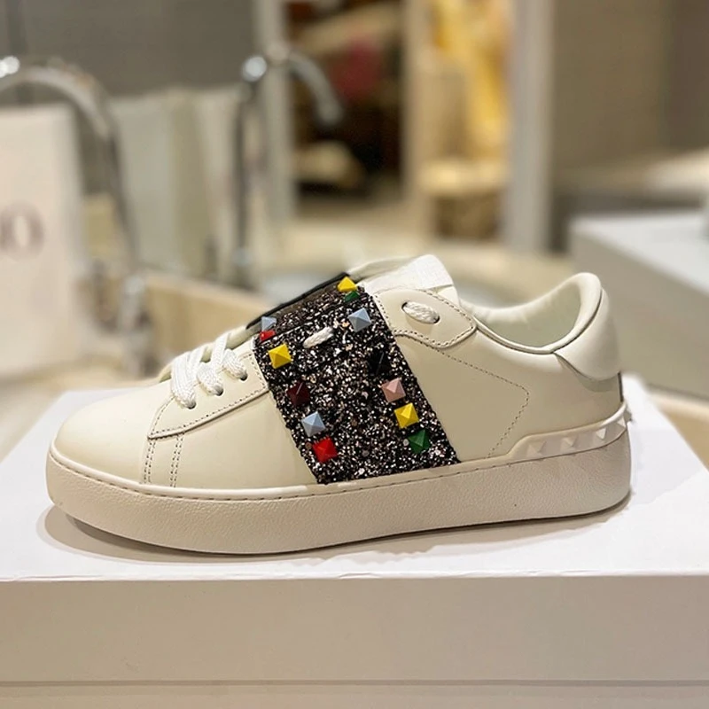 

2025 New Riveted White Shoes Women's Color-blocking Splicing Versatile Athleisure Board Shoes Single Shoes Trendy Men