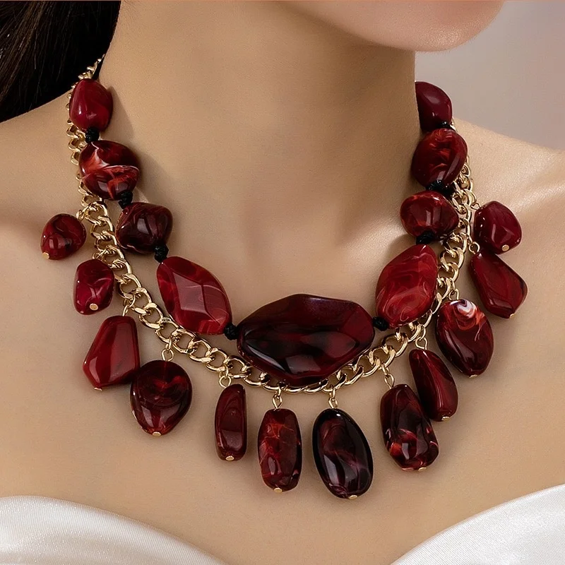 

Vintage Red Resin Bib Necklace for Women Boho Chunky Statement Necklace Gold Chain Layered Pendant Necklace Party Wedding Jewelr