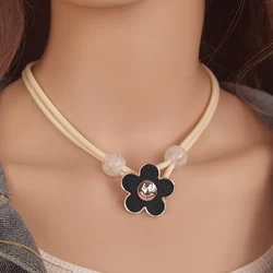 OL Simple Flower Heart Pendants Necklace for Women Daily Wear Fashion Jewelry Sweet Cute Charm Short Necklace Choker