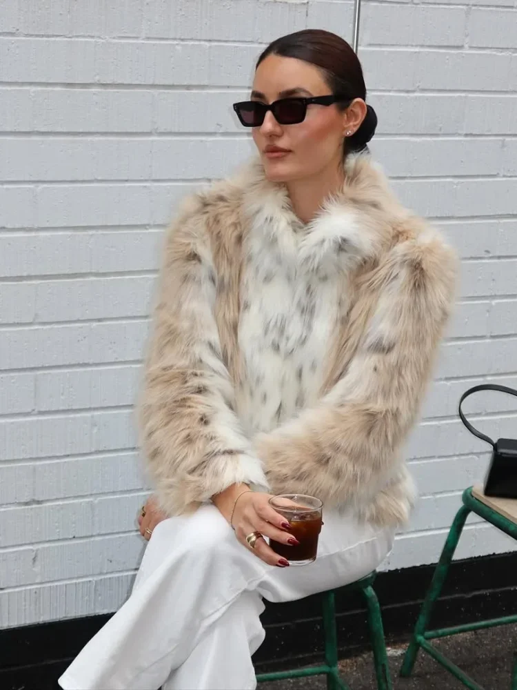 Damski płaszcz z imitacji futra w panterkę, modny, z długim rękawem, krótki, ze stójką, elegancki, ciepły płaszcz wierzchni w stylu high street, kolekcja 2025.