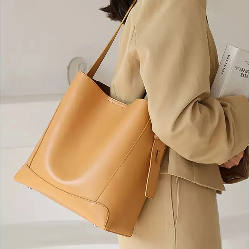 Female Large Capacity Genuine Leather Shoulder Bag Fashion Lady Commute Messenger Bag Solid Color Classic Women Bucket Tote Bags