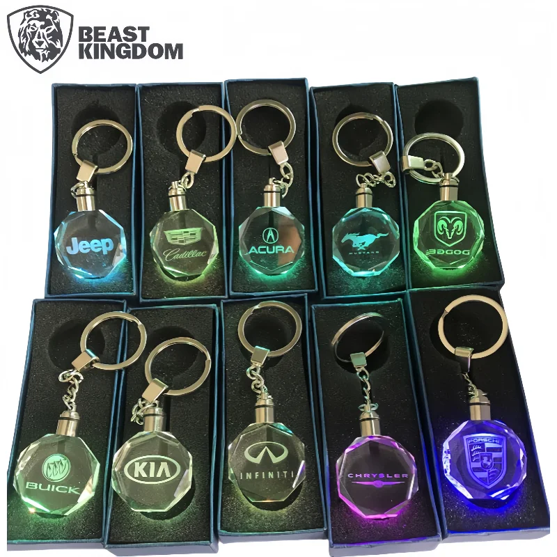 BeastKingdom DC Portachiavi Batman Incandescente Simpatico Anime Personalità Moda League of Legends Ciondolo commemorativo Regalo di festa