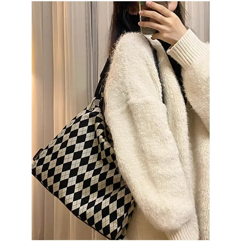 2023 Trendy and High-end Shoulder Bag for Women\'s Spring and Summer Ins. Diamond Checkered Black and White Underarm Bag Handbag