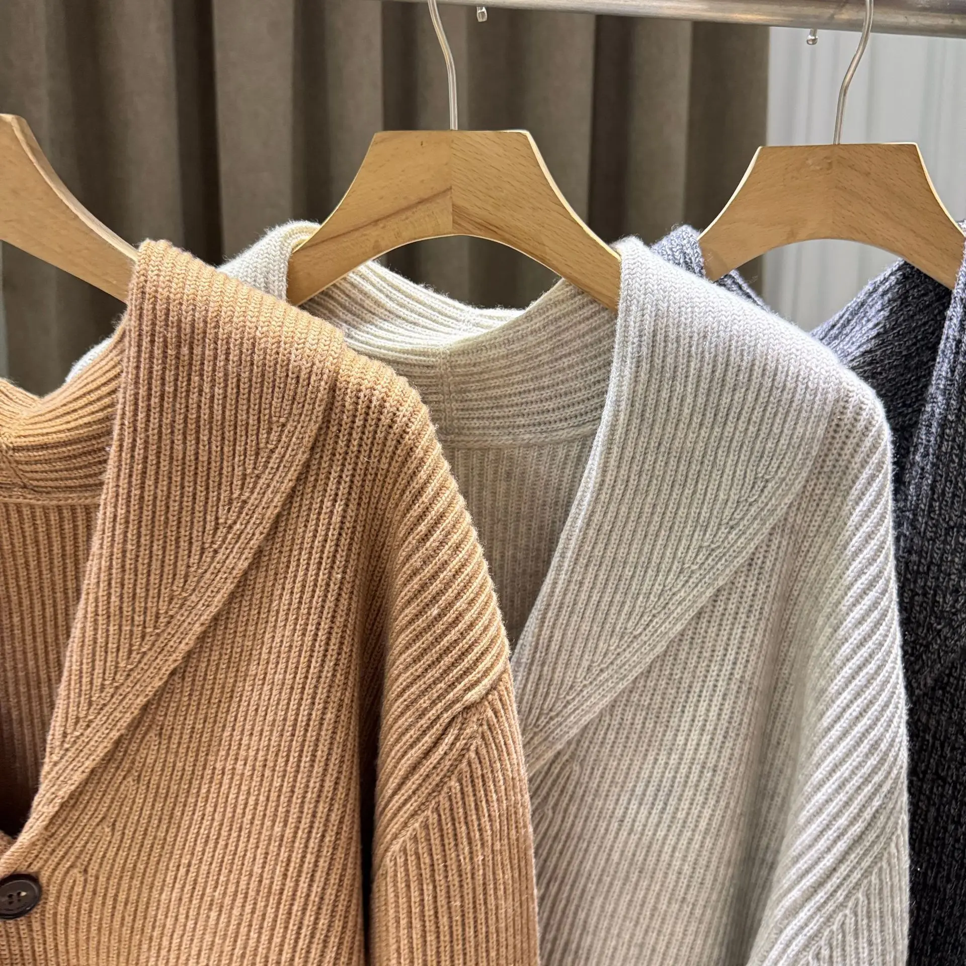 

Мужской вязаный свитер на пуговицах с воротником, повседневная и универсальная верхняя одежда, высококачественный вязаный топ в стиле ретро