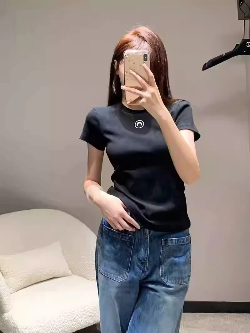 2025 جديد حار فرنسي جديد فاخر 2025 الربيع والصيف الهلال القمر اليومي الرياضة السفر المرأة قصيرة الأكمام #2