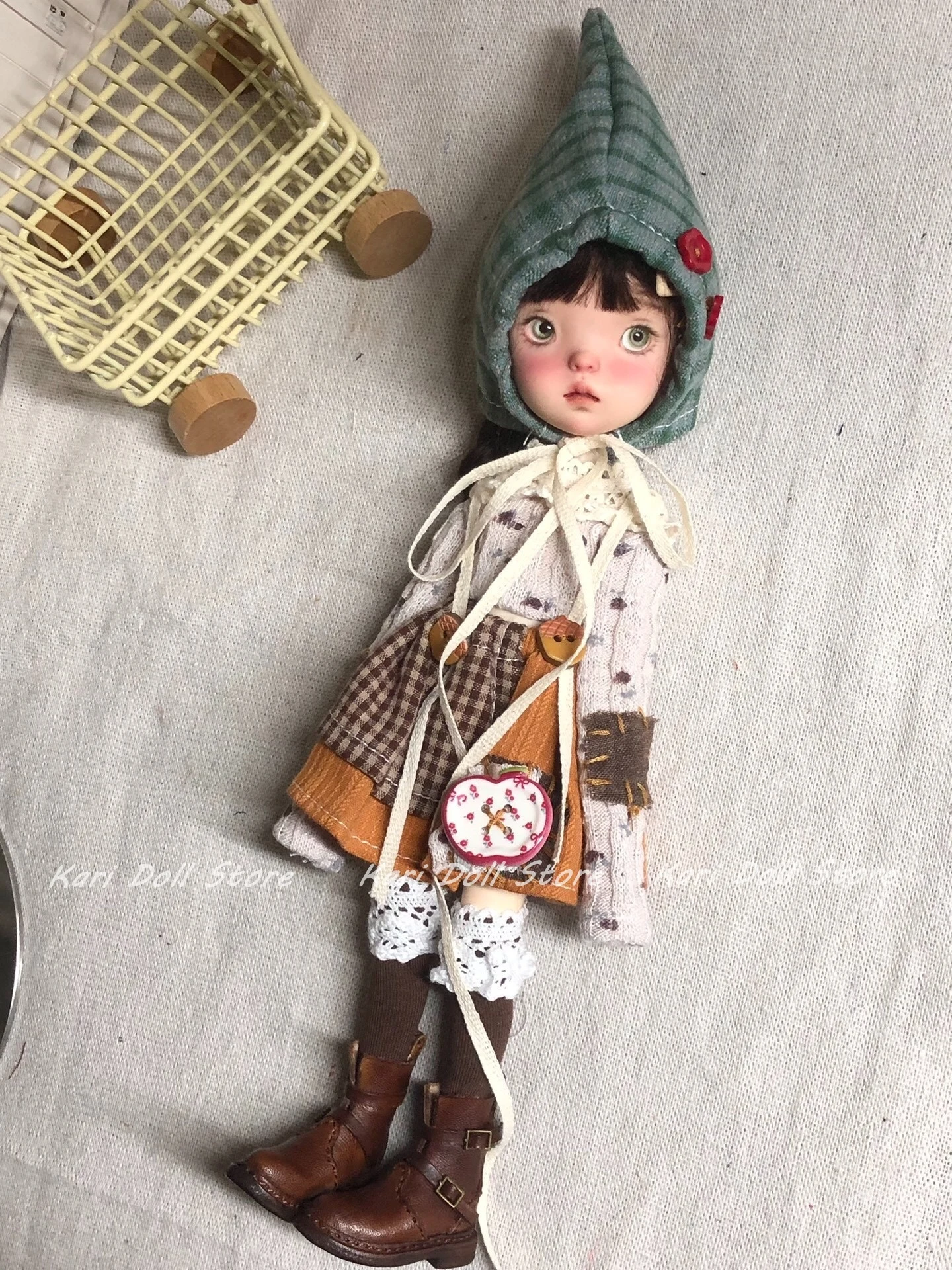 

Kari Doll Clothes and skirts 2025 Hand-made pointed hat long coat button strap skirt baby suit for Landazz Landoudou Doll